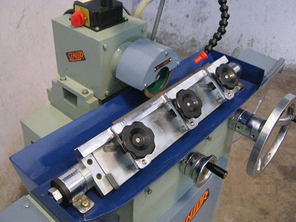 Blade Grinder Machine