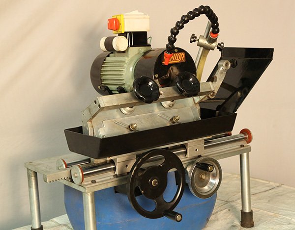 Blade Grinder Machine
