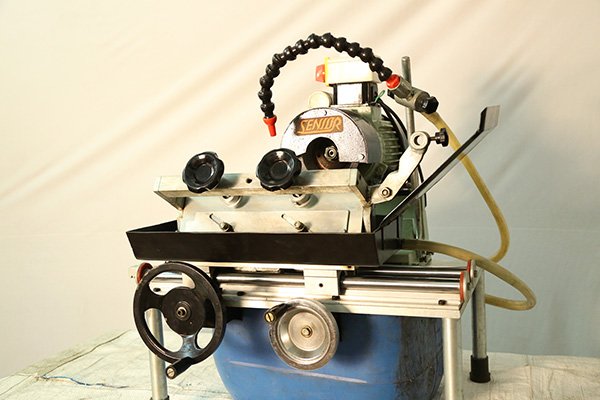 Blade Grinder Machine
